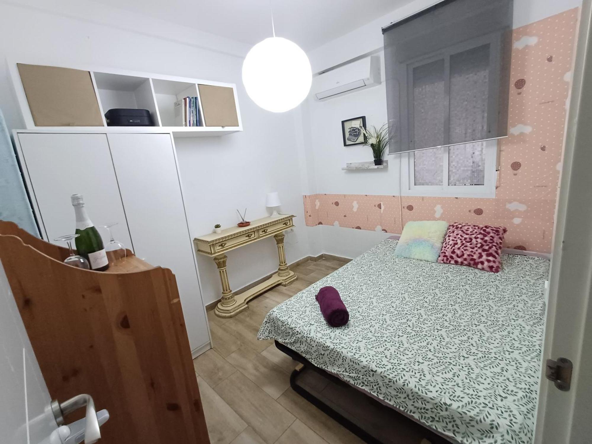 Room En Madrid Pacifico — Photos 2